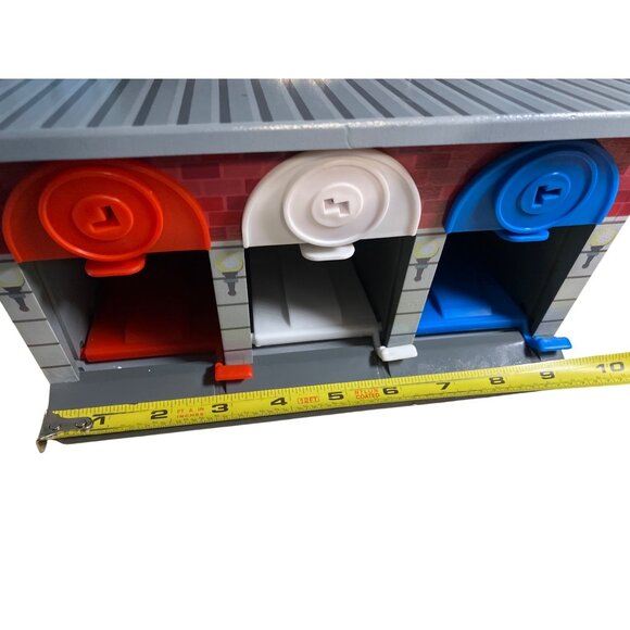 Melissa & Doug Keys & Cars Wooden Rescue Garage Toy For Ages 3+ - Picture 14 of 16